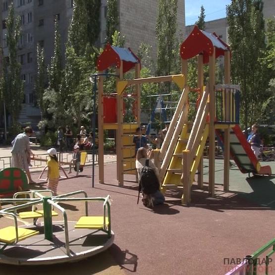 100 новых детских площадок установят в Павлодаре
