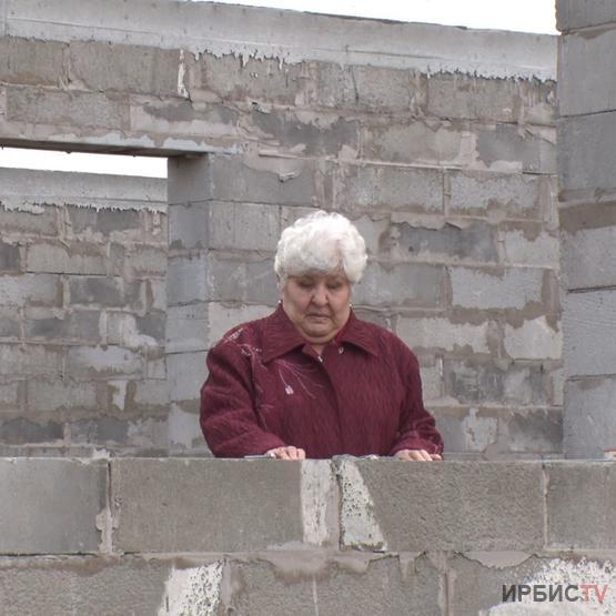 Труба может стать поводом для сноса дома пенсионерки в пригороде Павлодара