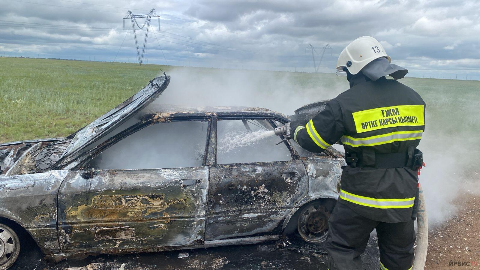 Автомобиль сгорел вблизи села в Павлодарской области