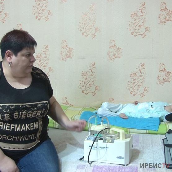 Мать-одиночка из Павлодара умоляет помочь с покупкой специального оборудования для сына-инвалида