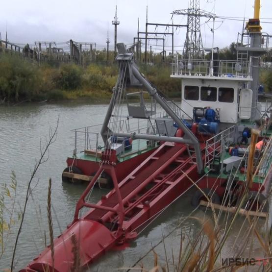 На Аксуской электростанции АО «ЕЭК» спущен на воду новый земснаряд
