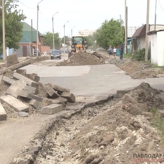 Реконструкцией новой дороги возмущены жители домов по улице Абая