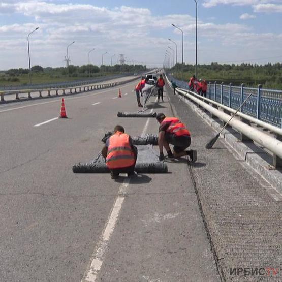 Подрядчик приступил к устранению дефектов на новом автомобильном мосту