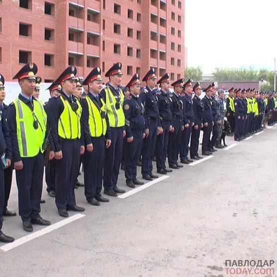 У полицейских «отобрали» автомобили и отправили патрулировать улицы города пешком