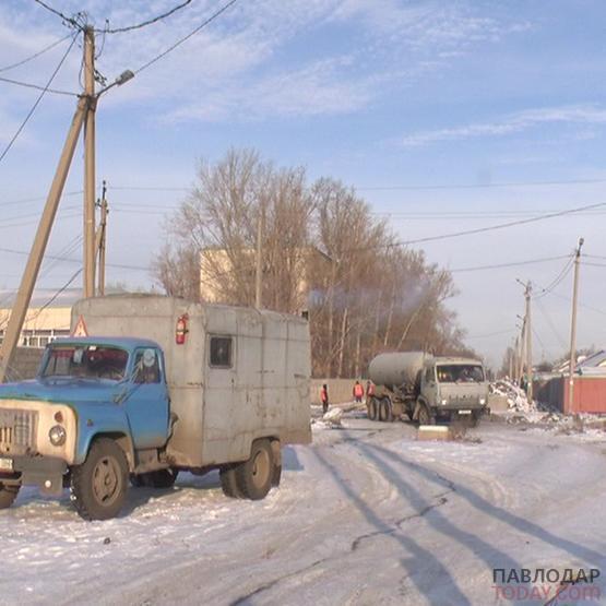 Второй месяц без воды, света и тепла три раза в неделю стабильно  оставляют жителей нескольких улиц на втором Павлодаре