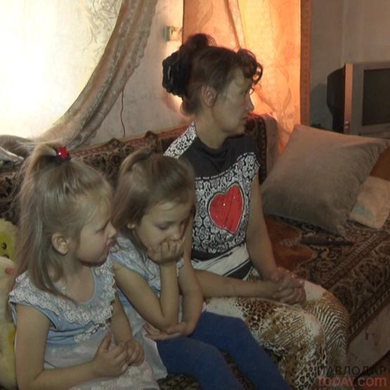 Женщина с тремя детьми и больной мамой просит помощи у павлодарцев