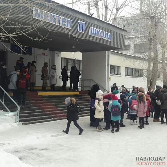 449 человек эвакуировали из павлодарской школы до прибытия пожарных