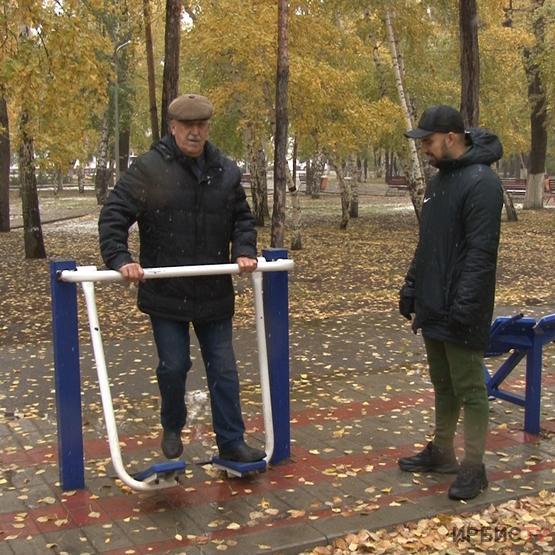 Павлодарские вандалы против спорта: тренажеры в парке «Шанырак» превратились в груду металла