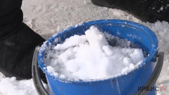 Жители частного сектора на Втором Павлодаре вынуждены топить снег