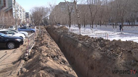 Ни пройти, ни проехать: в Павлодаре ремонтируют водопровод