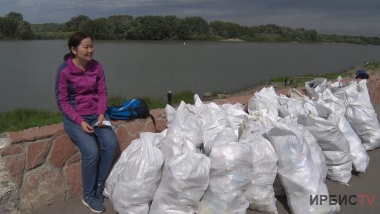 Спорт и порядок: жительница Павлодара организовала субботник  на набережной