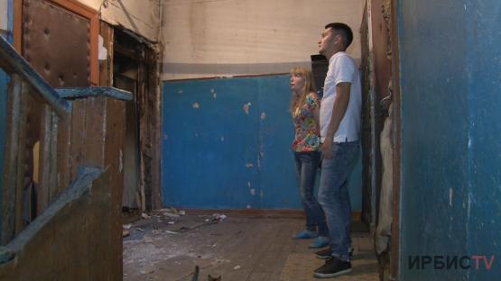 Страх и отчаяние: мать-одиночка с 3 детьми остались в расселенной двухэтажке в Павлодаре
