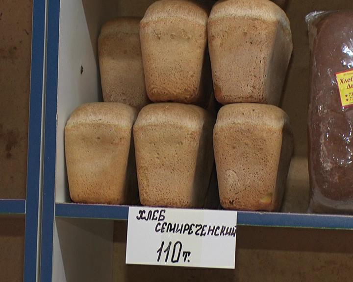 Батон хлеба подорожал на 3 рубля. Дешевая булка хлеба. Булка хлеба в Казахстане. Буханка хлеба в Узбекистане. Буханка хлеба в Казахстане в тенге.