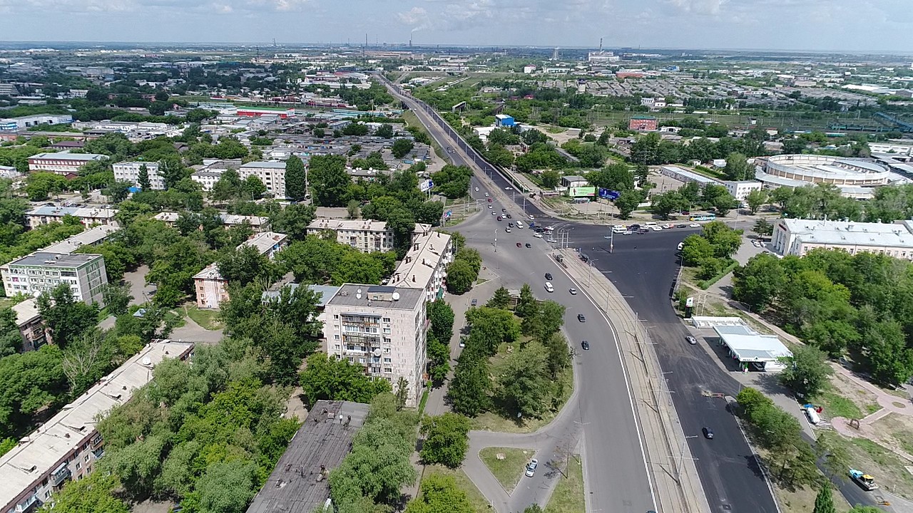 Время в павлодаре сейчас. Павлодар улица Айманова. Казахстан Павлодар улицы. Павлодар 2000. Улица дорожная Павлодар.