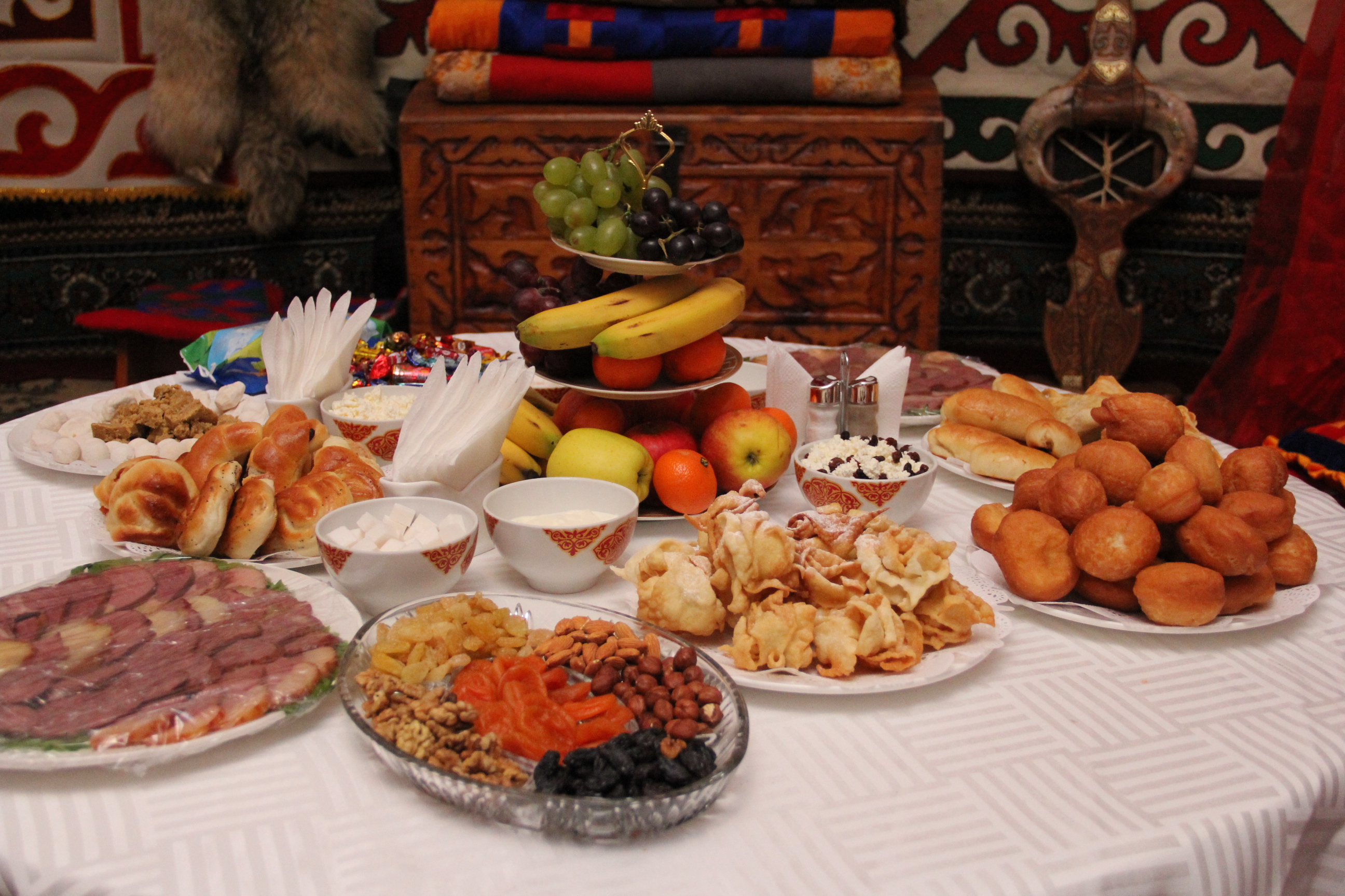 Праздничный стол казахов